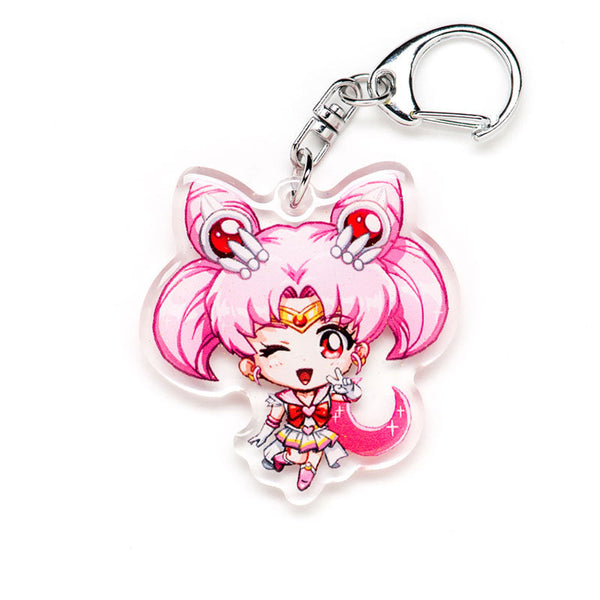 Charming Sailor Moon acrylic keychain with double-sided designs of Sailor Moon, Luna, and Tuxedo Mask. Featuring vibrant, scratch-resistant colors and a glitter epoxy coating. Perfect for accessorizing backpacks, lanyards, and Ita bags. Durable silver D-clasp ensures long-lasting quality. A magical collectible and the ideal gift for Sailor Moon fans and anime lovers!