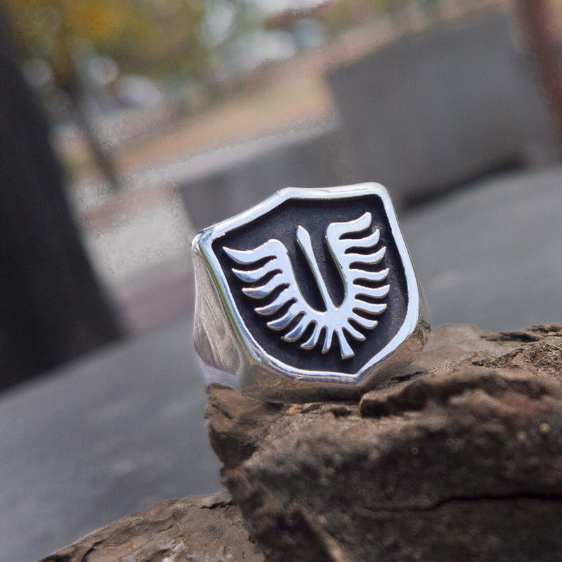 Band of the Hawk Signet Ring inspired by Berserk – premium 925 sterling silver jewelry featuring the iconic symbol of Griffith’s legendary mercenary group, the Band of the Hawk (Taka no Dan). Perfect for anime fans, Berserk collectors, and Guts enthusiasts. Available with black or light blue enamel. Artisanal craftsmanship, ideal for fans of Kentaro Miura’s masterpiece. Comes with luxury gift packaging, designed for Berserk anime and manga lovers