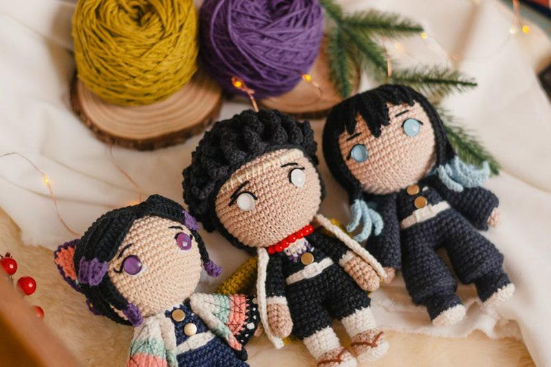 Handmade Demon Slayer crochet dolls featuring your favorite characters like Tanjiro Kamado, Nezuko Kamado, Zenitsu Agatsuma, and Inosuke Hashibira. Perfect anime-inspired gifts for fans and collectors, these intricately detailed dolls make an ideal present for birthdays, holidays, or any special occasion. Crafted with care, these 10–12 inch (25–30 cm) soft plush dolls are perfect for display, cuddling, or adding to your anime merchandise collection. A must-have for Demon Slayer enthusiasts.