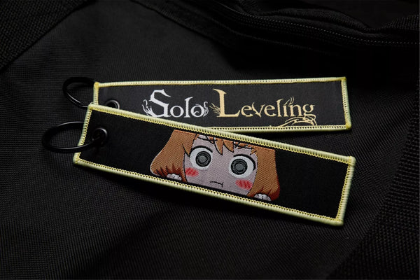 Solo Leveling: Ore dake Level Up na Ken Embroidered Jet Tag featuring Chibi Sung Jin-Woo, the Shadow Monarch symbol, and his iconic dual daggers. Crafted from durable, high-quality materials with bold, double-sided embroidery, this jet tag perfectly captures the intense action and dark fantasy of Solo Leveling. Perfect for keys, backpacks, or cars, this collectible is a must-have for fans of Sung Jin-Woo’s journey and anime enthusiasts who love epic leveling-up stories. Show off your love for Solo Leveling