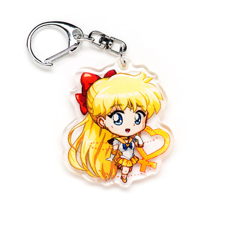 Charming Sailor Moon acrylic keychain with double-sided designs of Sailor Moon, Luna, and Tuxedo Mask. Featuring vibrant, scratch-resistant colors and a glitter epoxy coating. Perfect for accessorizing backpacks, lanyards, and Ita bags. Durable silver D-clasp ensures long-lasting quality. A magical collectible and the ideal gift for Sailor Moon fans and anime lovers!